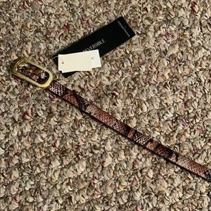 New Banana Republic Brown Snake belt small